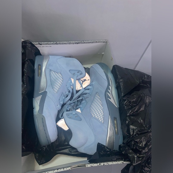 2022 Wms Jordan 5 Bluebird Retro. Worn one time.Great condition.